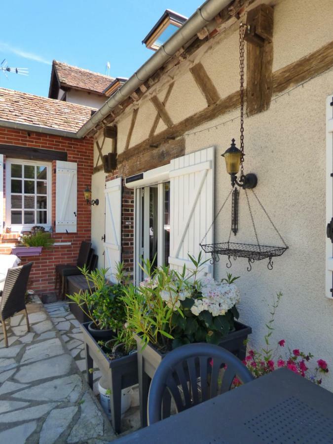 Chambres D'Hotes Les Muscaris Feins-en-Gatinais Экстерьер фото